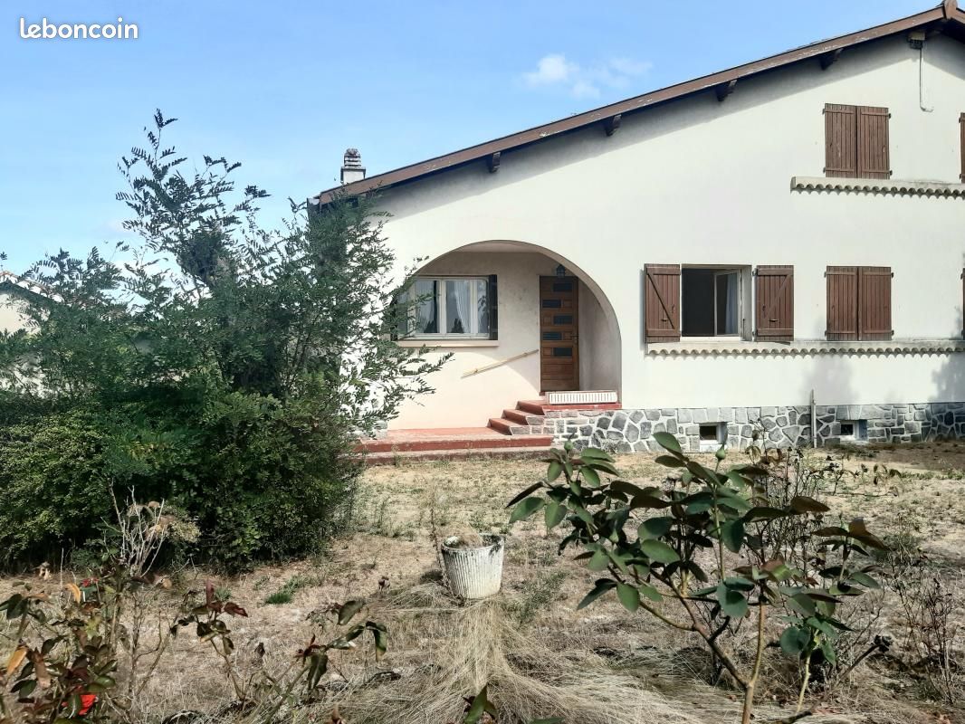 Maison 5 pièces 85 m² · à Puy-Guillaume · 85 m² · 140 000 €