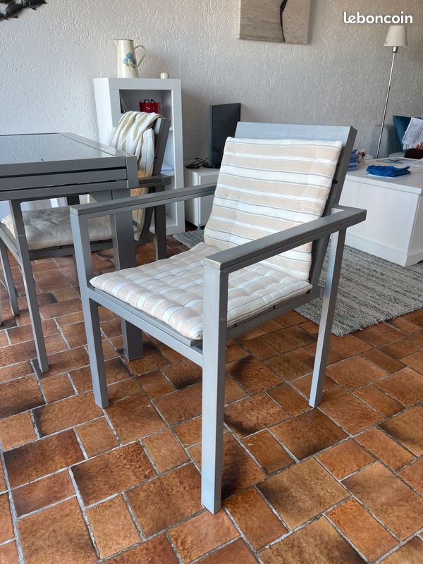 Table (image 4)