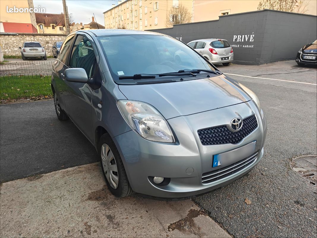 Toyota Yaris 1.3 vvti 87 CV mmt automatique (image 2)