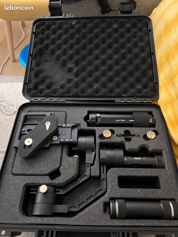 Stabilisateur Zhiyun Crane V2 (image 1)