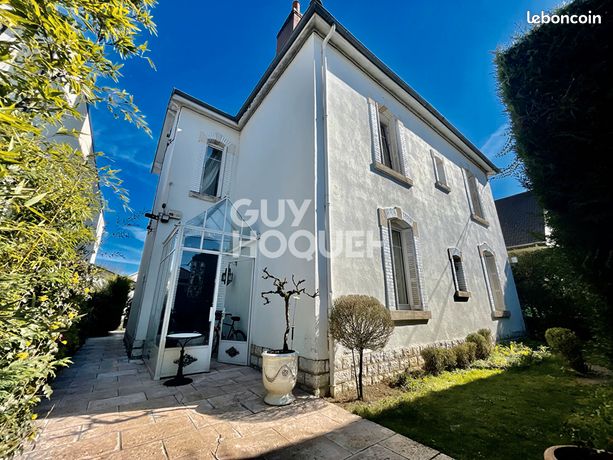 Maison 7 pièces 196 m²