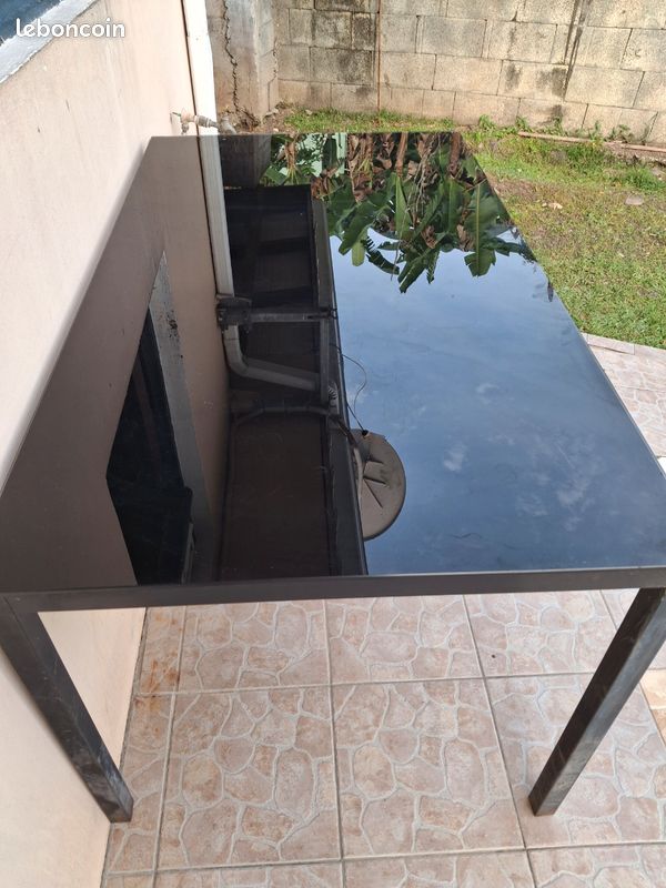 Table en verre (image 1)