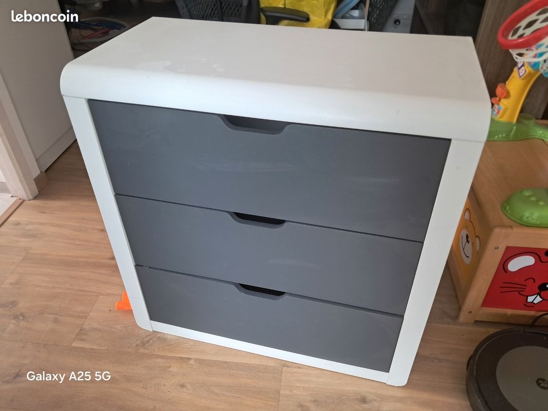 Commode (image 1)