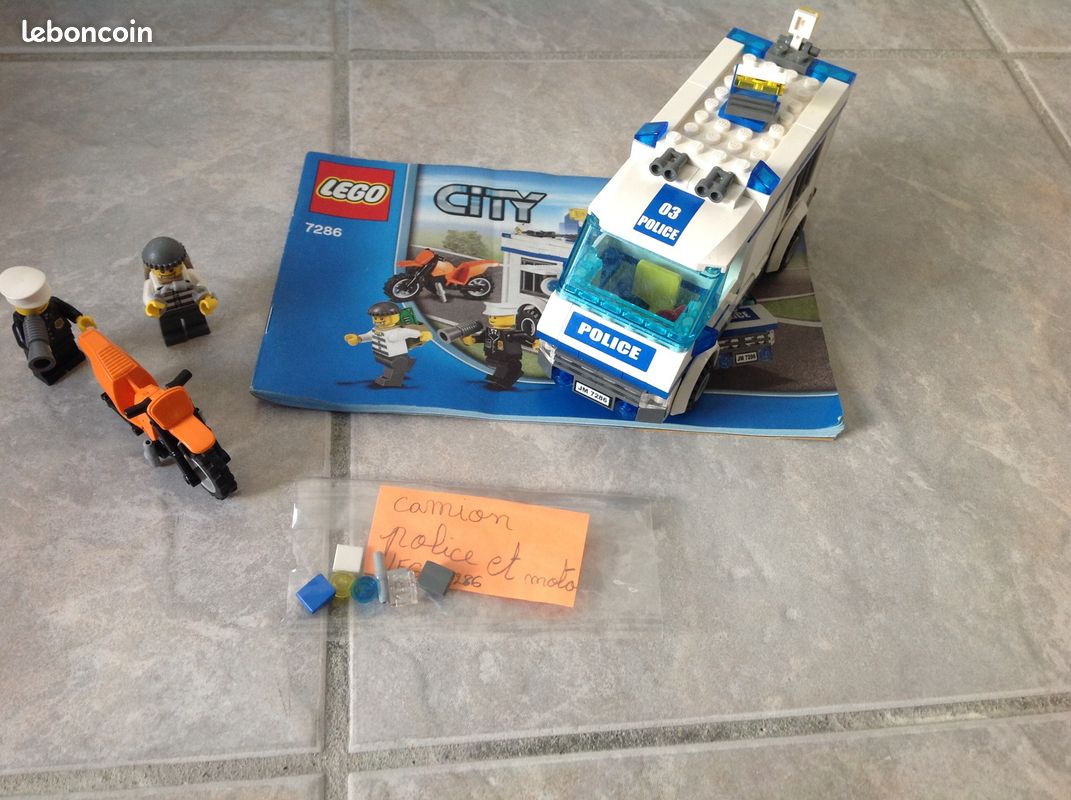 Le transport du prisonnier Lego city 7286 (image 1)