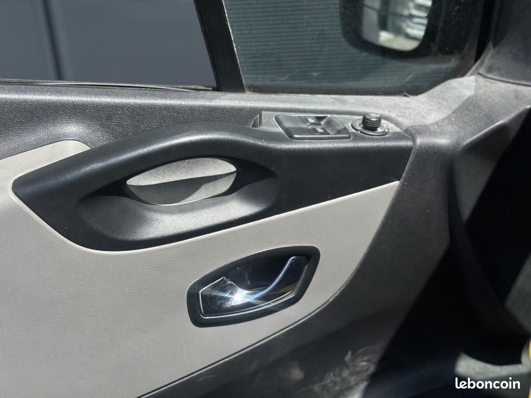 Renault Trafic 1.6 DC1 125 CH BVM6 L2H1 CABINE APPROFONDIE 6 PLACES / MOTEUR A CHAINE (image 9)