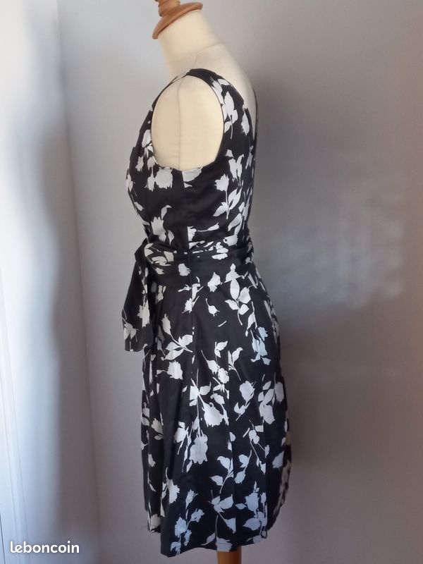Robe Sinéquanone Taille 2 - Bretelles Spaghetti - Couleurs Marron, Blanc, Noir - Occasion Très Bon état