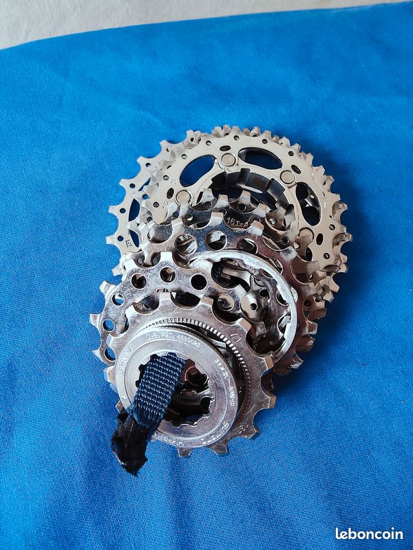 Dérailleur avant Shimano ultegra double brasé en très bon état - Équipements vélos Dérailleur avant Shimano ultegra double brasé en très bon état - Équipements vélos