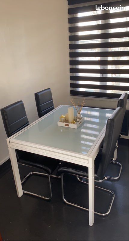 Table à manger + 4 chaises (image 2)