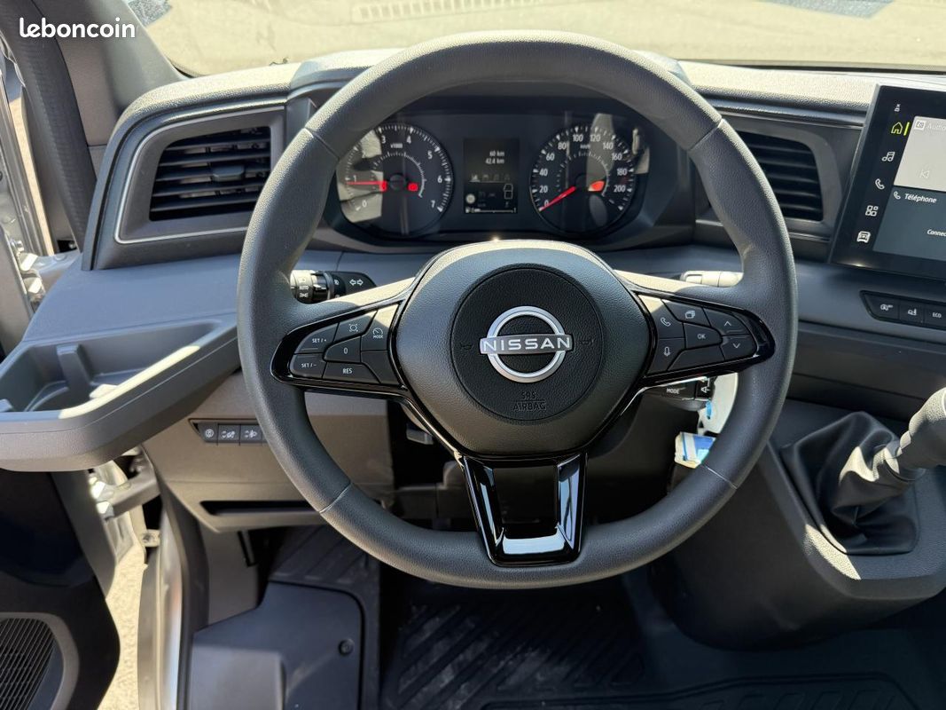 NISSAN INTERSTAR Tekna 3.5t L2H2 2.0 dCi - 150 - kit bois - Noir Crepuscule - Disponible en stock (image 10)