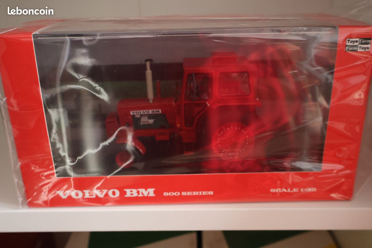 Miniature deux tracteurs volvo 810-814 en résine 1/32 (image 3)