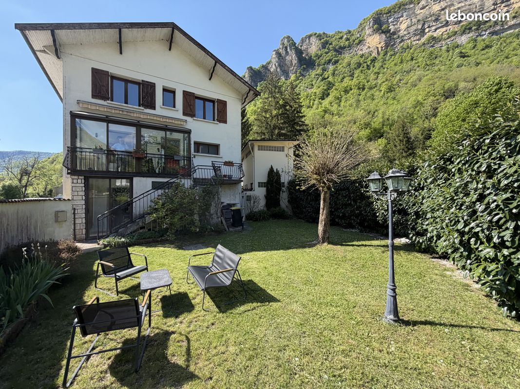 Maison 9 pièces 193 m² · à Saint-Rambert-en-Bugey · 193 m² · 159 000 €