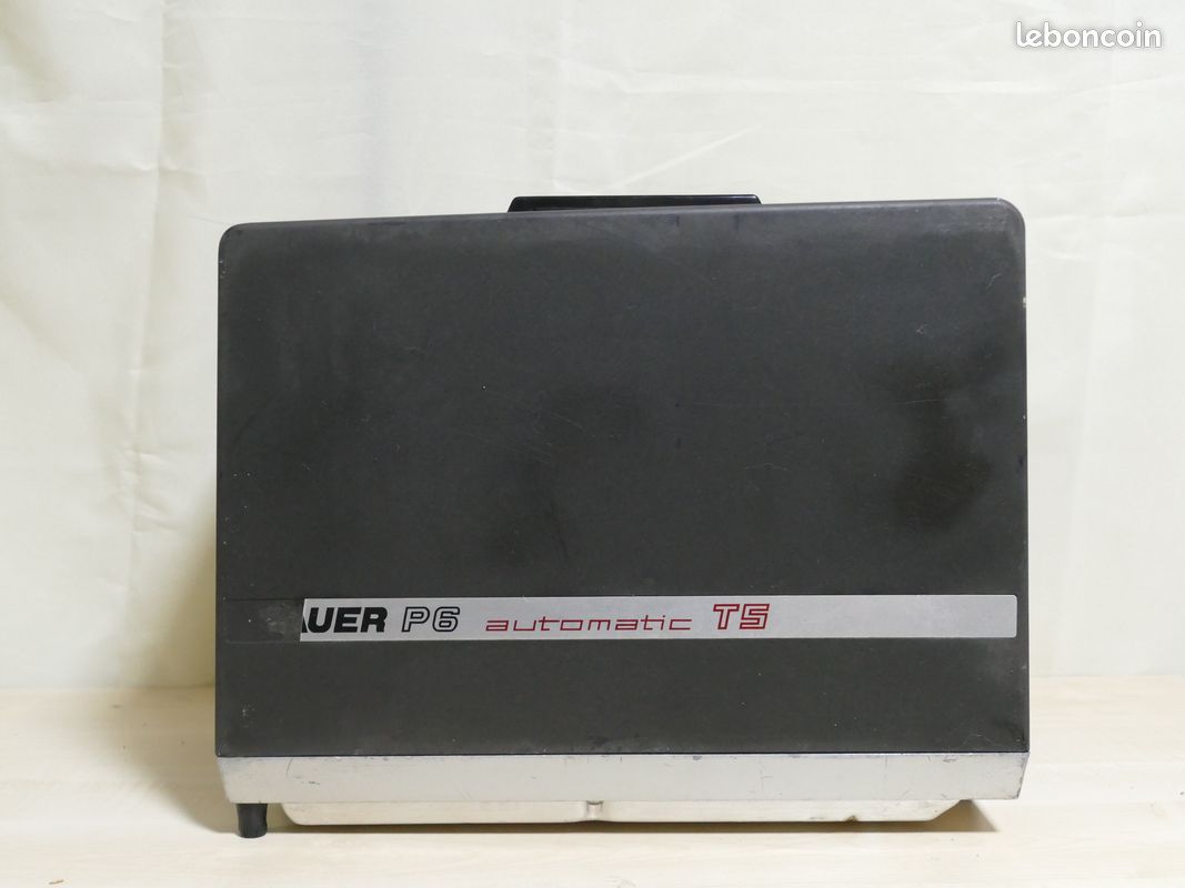 petit transfo lié a l'ampli du projecteur BAUER P6-P7.en tres bon etat