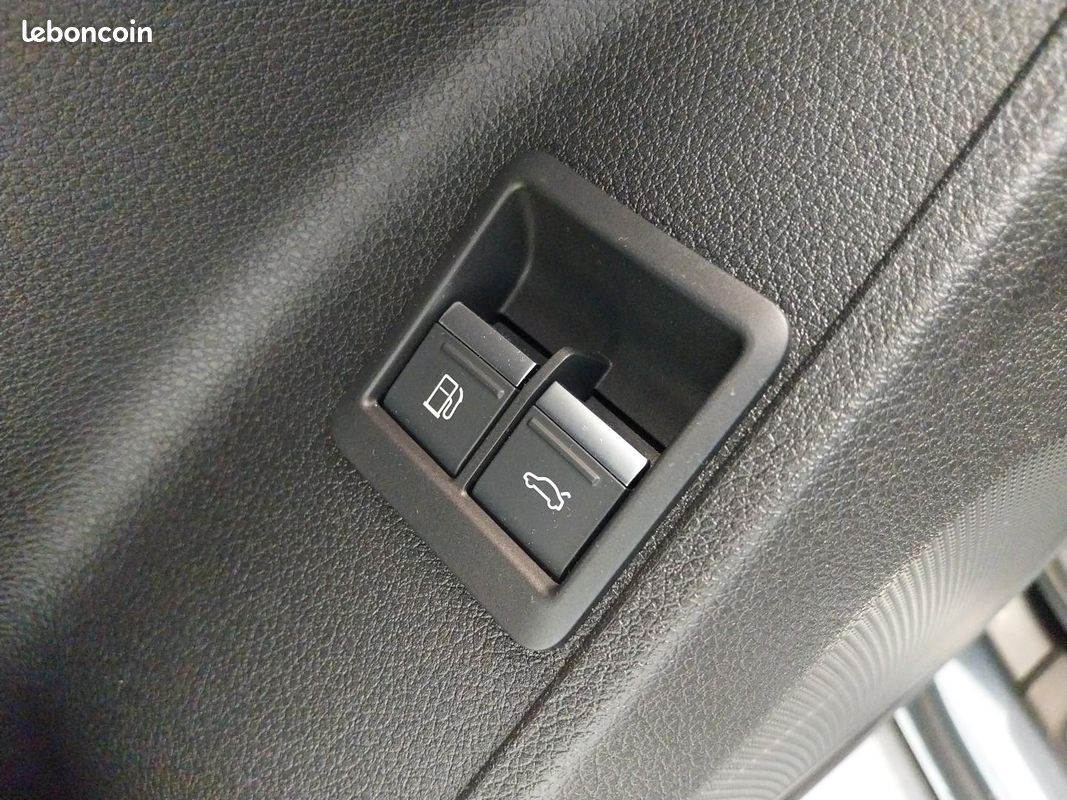 AUDI Q3 45 TFSIe 245 ch S tronic 6 S line (image 21)
