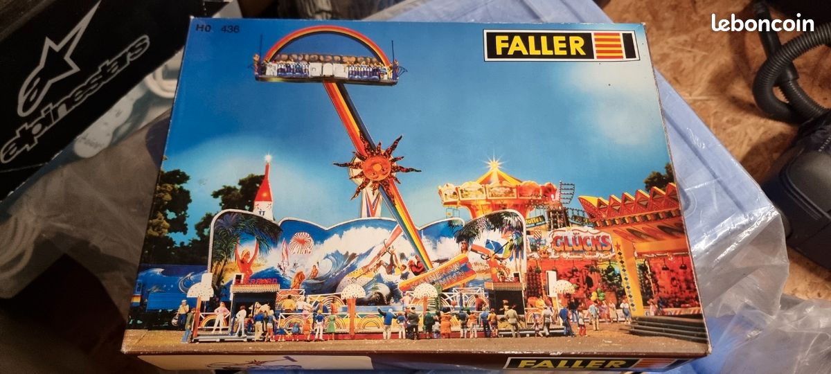 Manège Rainbow Millenium motorisé - HO 1/87 - FALLER 140429 Manège Rainbow Millenium motorisé - HO 1/87 - FALLER 140429