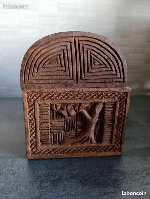 Boîte en bois sculpté à la main (image 6)