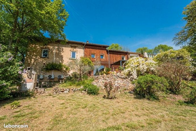 Maison 5 pièces 261 m²