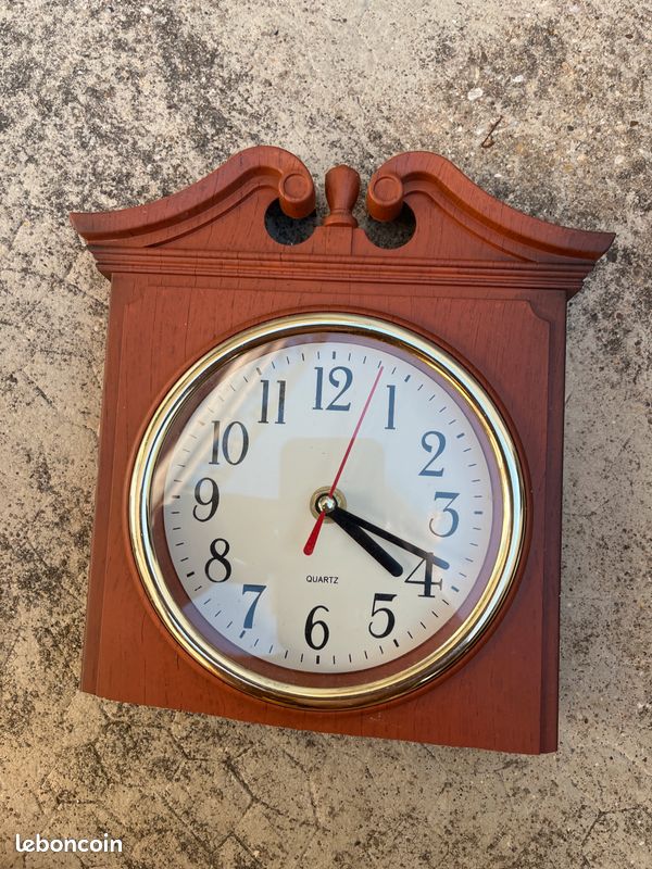 Montre en plastique (image 1)