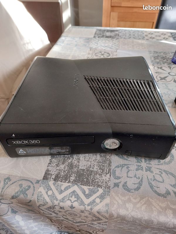 Xbox 360 + kinect + 3 manettes + dd 41 jeux + 16 jeux (image 1)