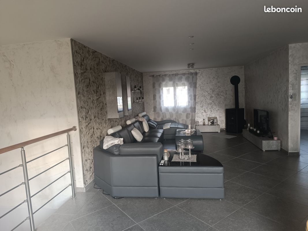 Maison 4 pièces 136 m² · à Crissey · 136,4 m² · 1 050 €