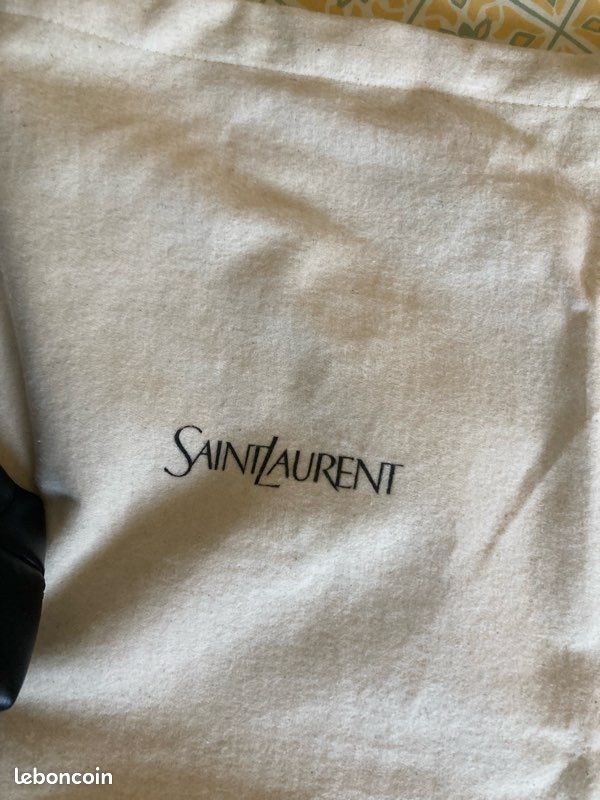 Sac à main YSL Loulou Small noir et or (image 16)