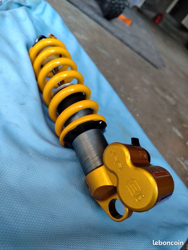 Amortisseur ohlins TTX 22 et Rock shox vivid r2c Vélos