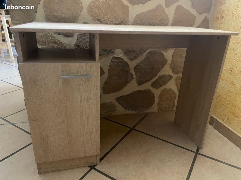 Bureau (image 1)