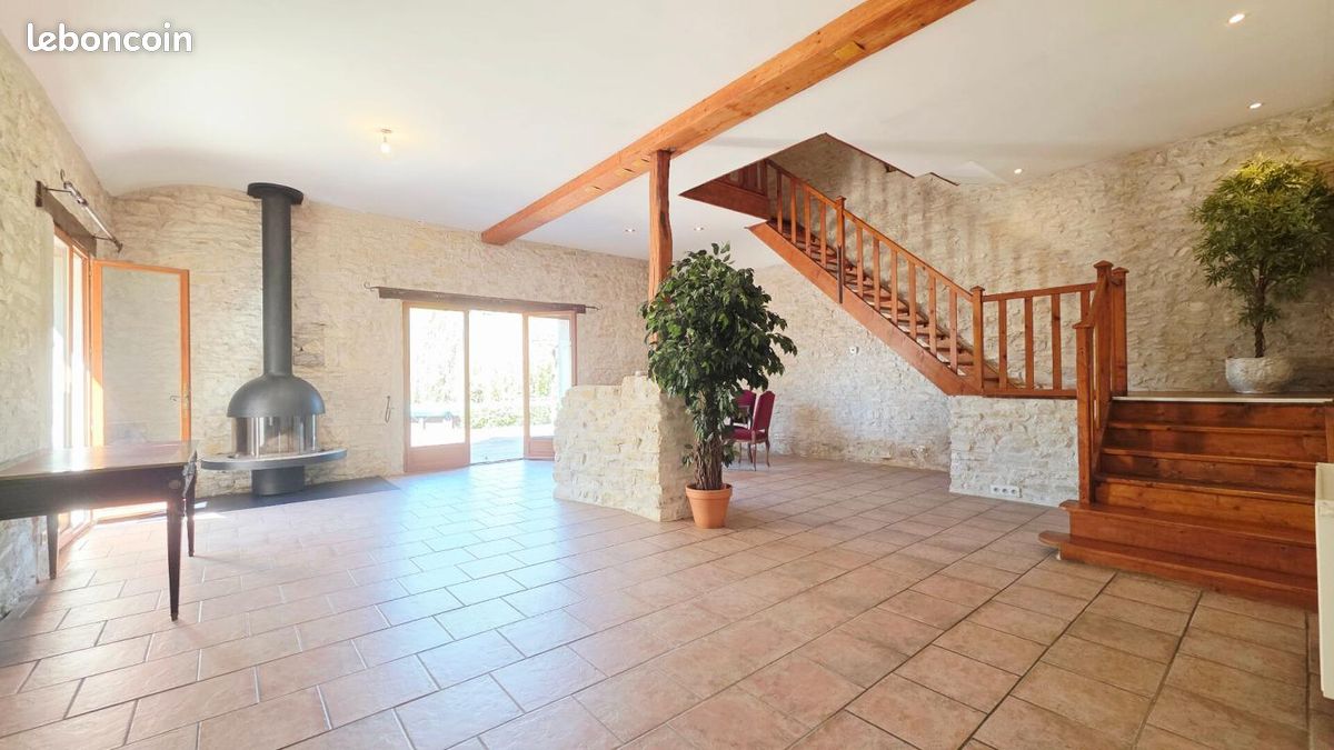 Maison 6 pièces 165 m² · à Civray · 165 m² · 239 900 €