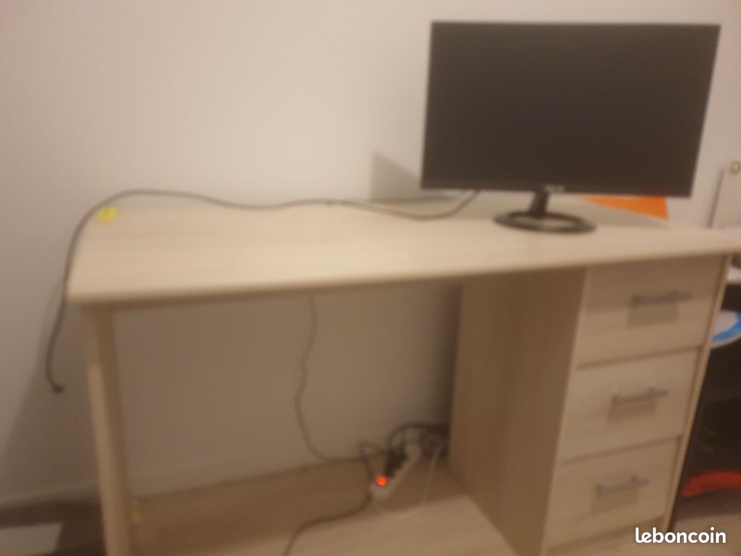 Bureau (image 1)