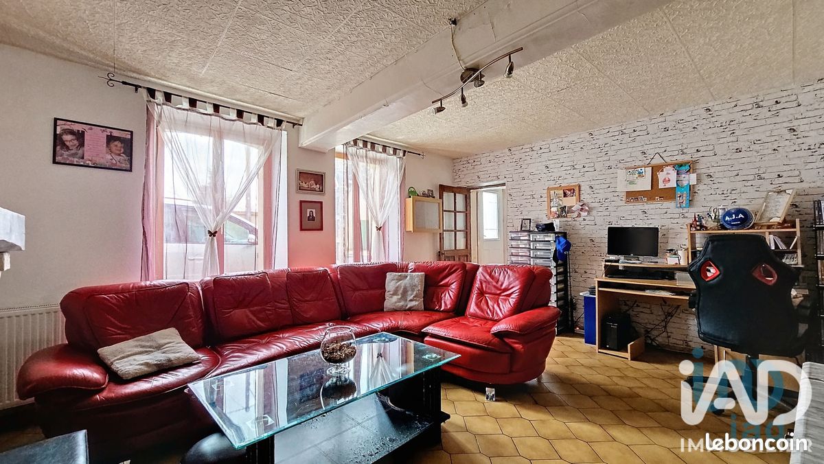 Maison 6 pièces 131 m² · à Saint-Just-Sauvage · 131 m² · 72 000 €