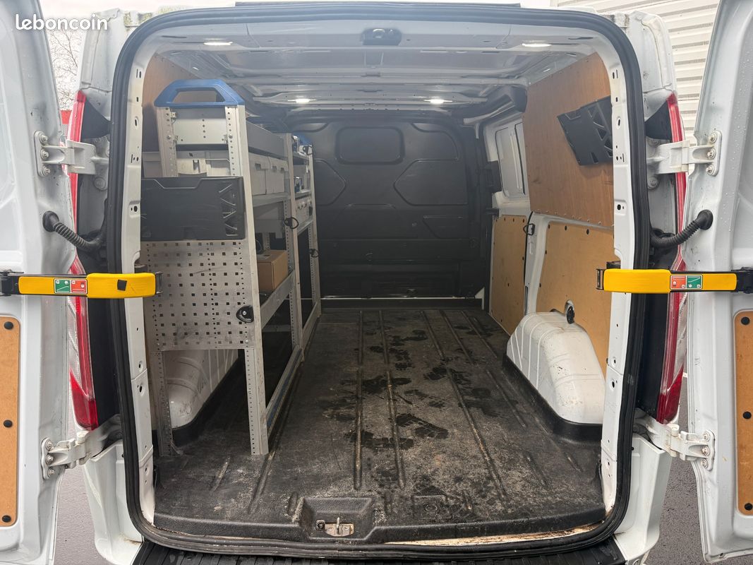 Ford transit custom fourgon 270 2.0 tdci 130 l1h1 limited / carplay / camera de recul / attelage (image 12)