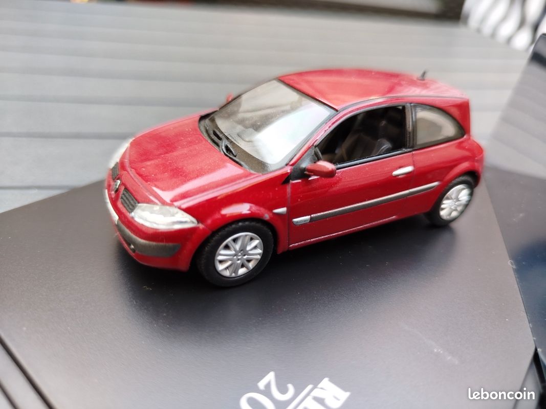 Renault Mégane Coupé 2001 Gris Boréal 1/43