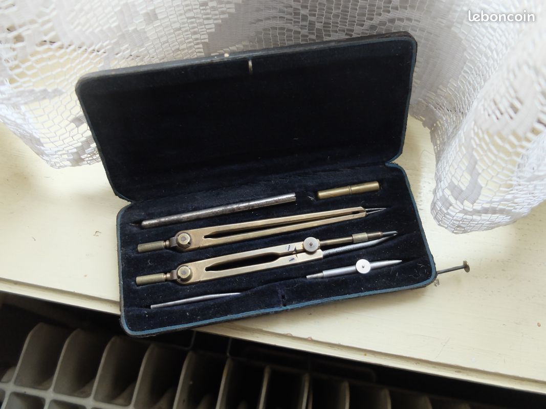 COFFRET BOITE À compas ancien et ses accessoires EUR 20,00 - FR