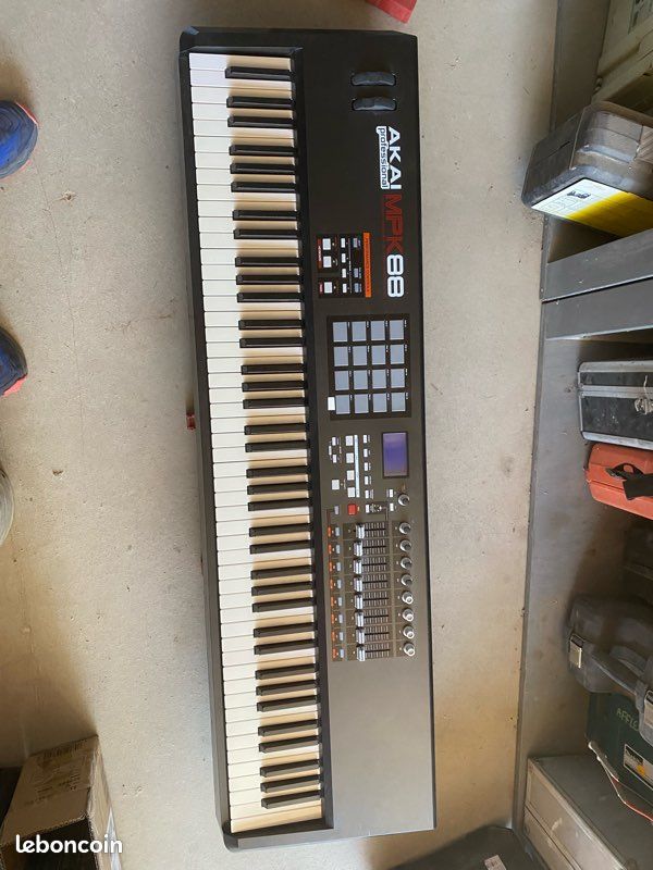 Clavier Akai MPK88 (image 1)