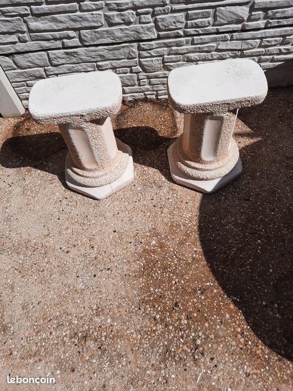 Pied de banc en pierre reconstituée (image 1)