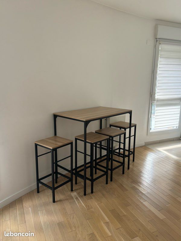 Table mange-debout & Tabourets (image 1)