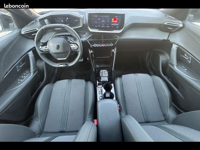 Peugeot 2008 Hybrid 145 e-DCS6 GT (image 16)