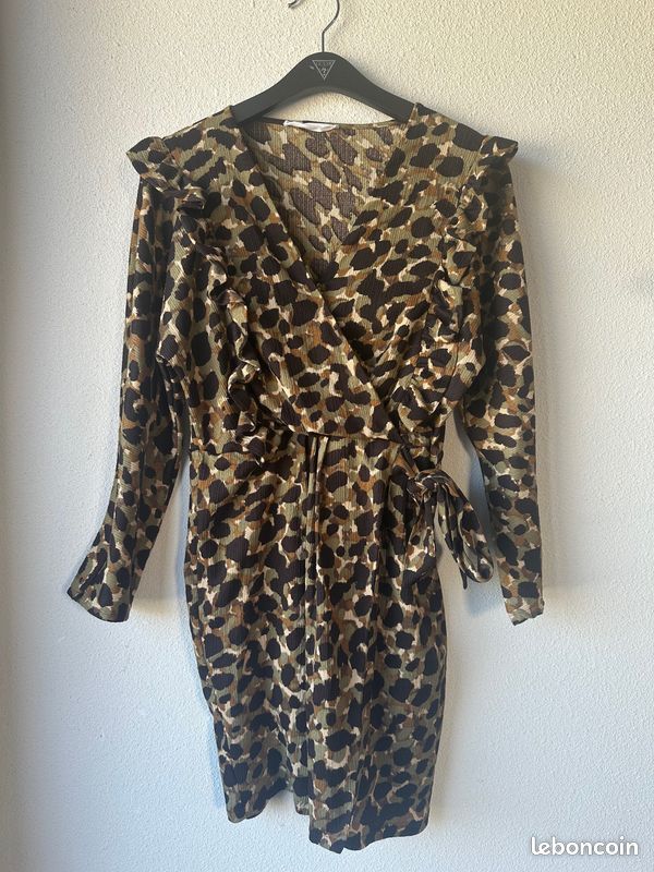 Robe Mango taille S léopard marron / kaki ultra tendance Beau décolleté croisé féminin (image 1)