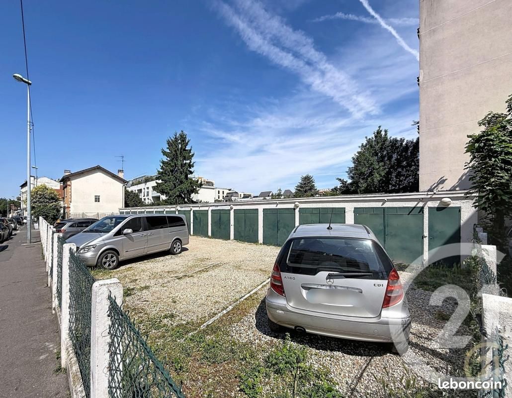 Terrain 592 m² Bondy · 585 000 €