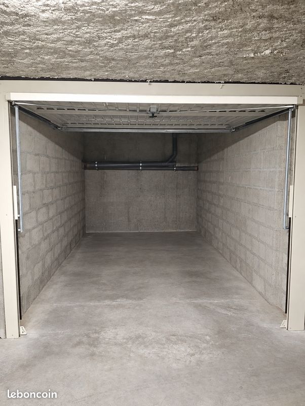 Garage (image 1)