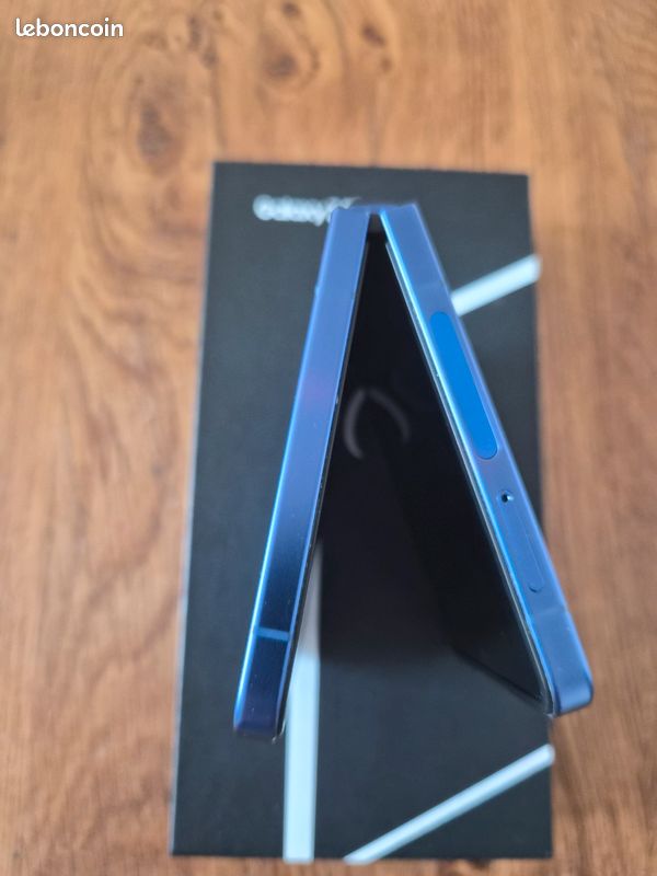 Samsung z flip 7 (image 2)