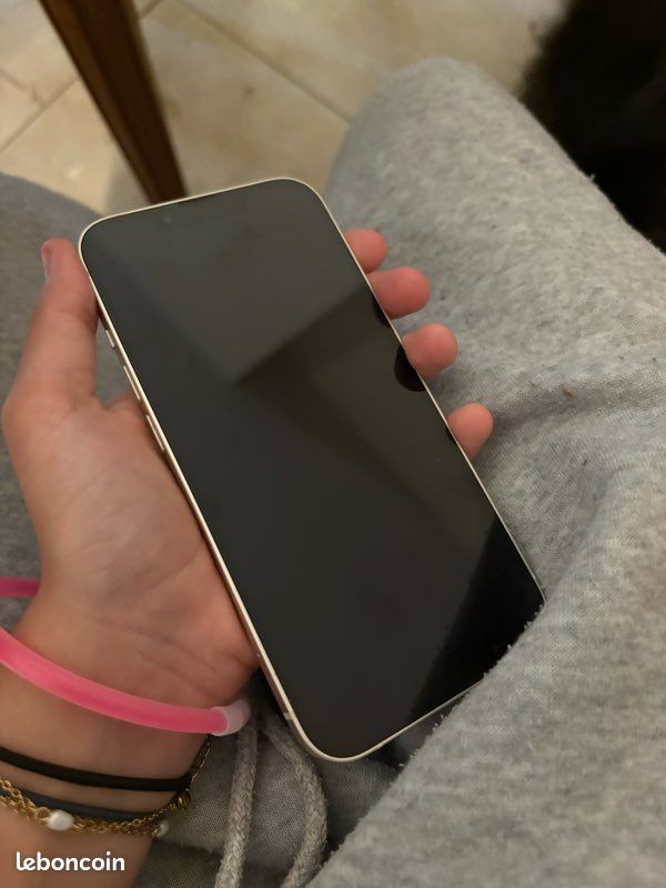 IPhone 13 etat presque parfait (image 2)