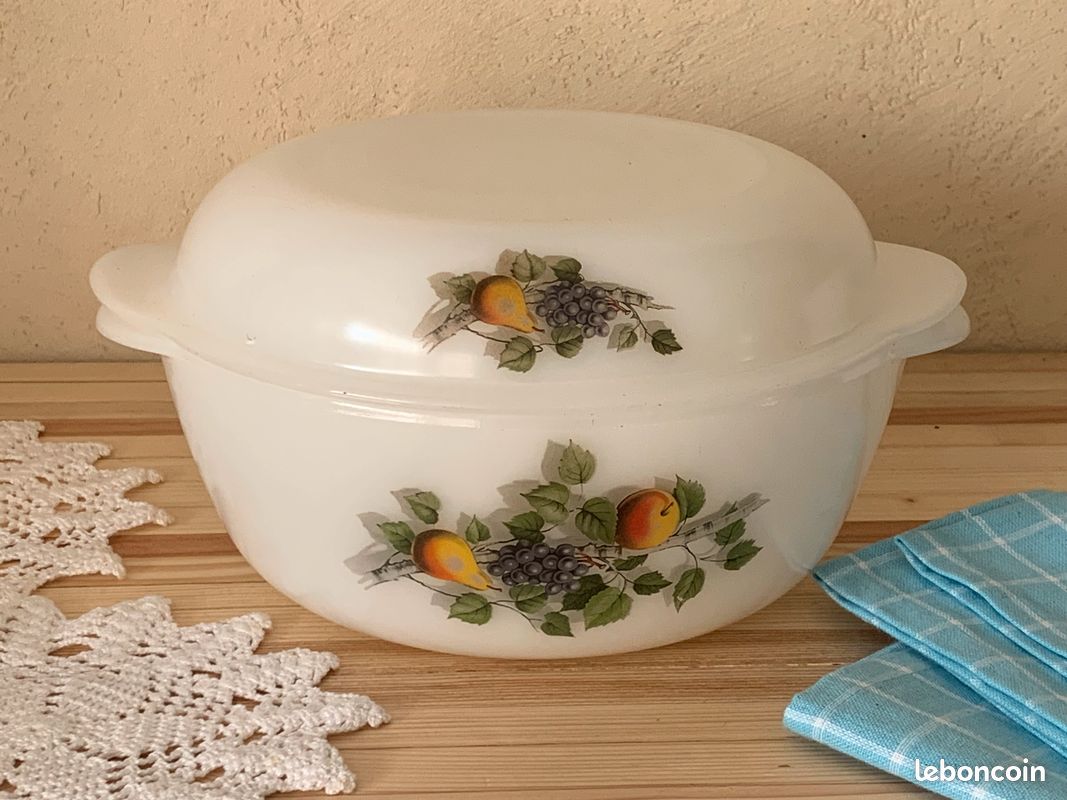 Cocotte Ronde Ancienne Arcopal Vintage, Diamètre 23cm, Décor Fruits, état Correct