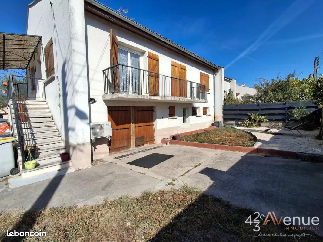 Maison 6 pièces 140 m² · à Savigneux · 140 m² · 235 000 €