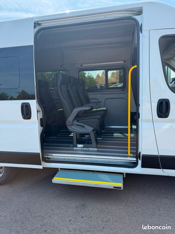 PEUGEOT BOXER L2H2 TPMR – 9 Places / Jusqu'à 4 fauteuils roulants – Disponible immédiatement (image 3)