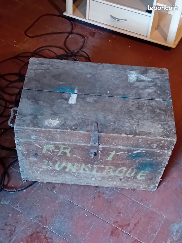 Coffre à outils en bois (image 1)