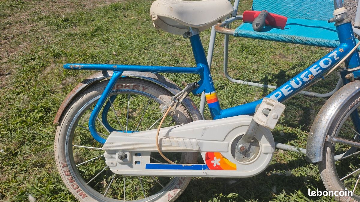 Vélo Ancien De Marque Peugeot, Vélo De Route Vintage