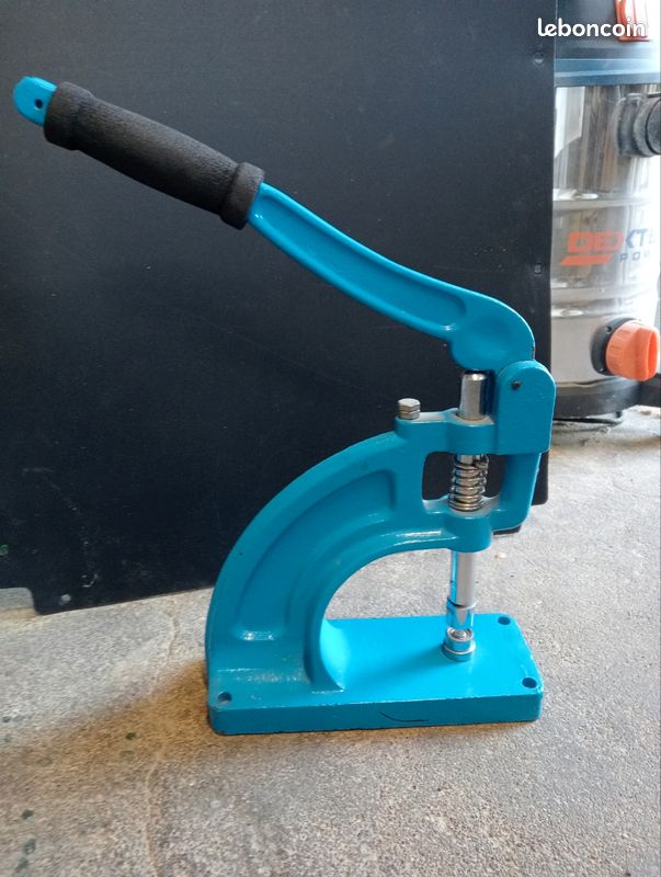 Riveuteuse-presse Pour Cordonnier – Pose De Rivets Et œillets, Outil D'occasion En Bon état