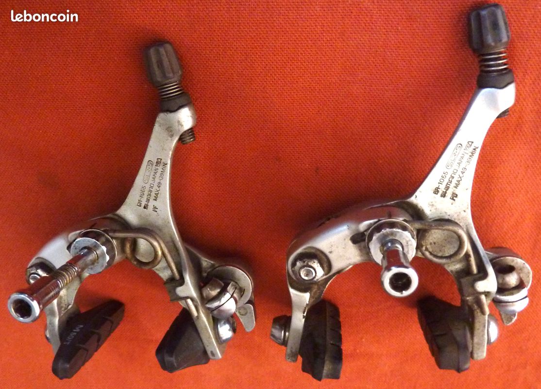 Freins Shimano 105 Etrier de frein SHIMANO route 105 R7000 noir Avant