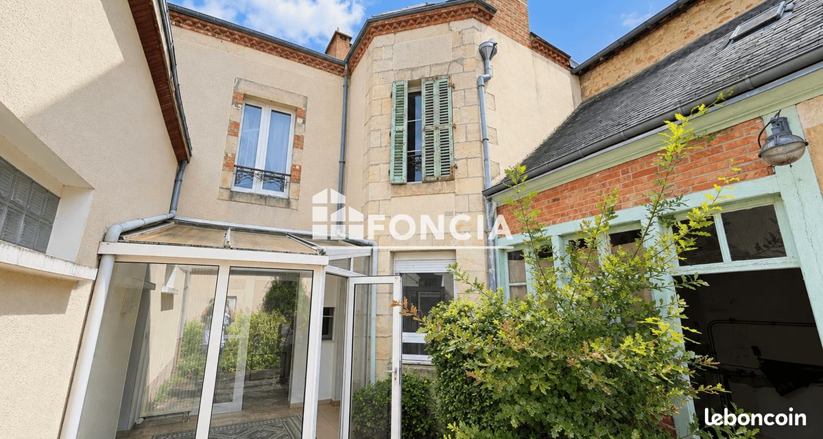 Maison 12 pièces 275 m² · à Marolles-les-Braults · 275 m² · 170 000 €