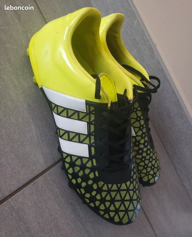 Chaussures de foot/ Crampons Adidas (image 2)